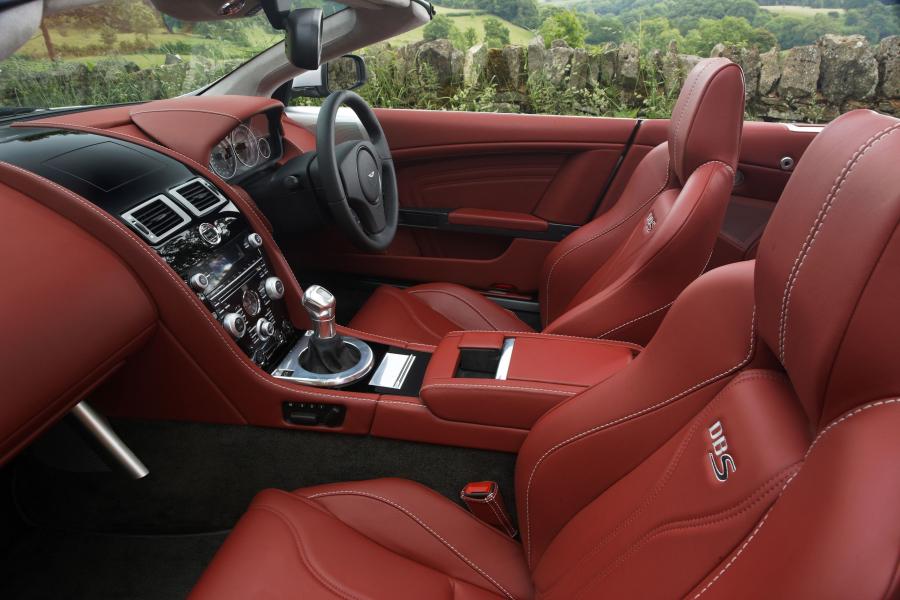 Интерьер Aston Martin DBS Volante 2009 года  (UK) (фото 35 из 47)